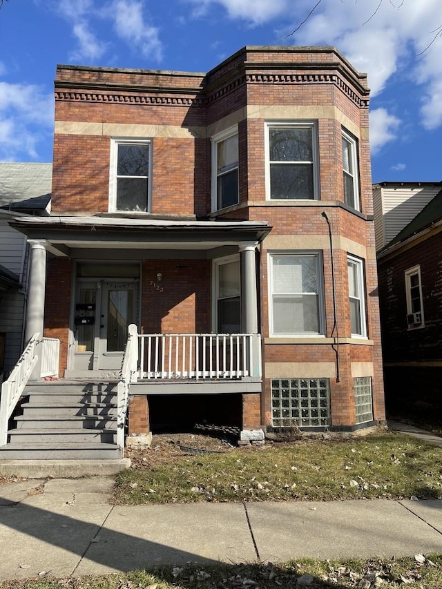 view of front facade featuring a porch