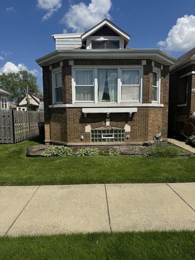 view of front of house featuring a front yard