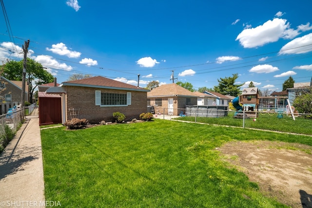 view of front of house featuring a front yard