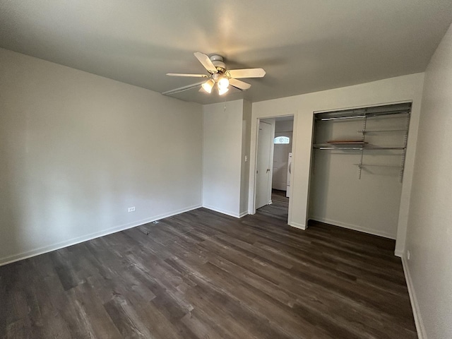 unfurnished bedroom with dark hardwood / wood-style flooring, ceiling fan, and a closet