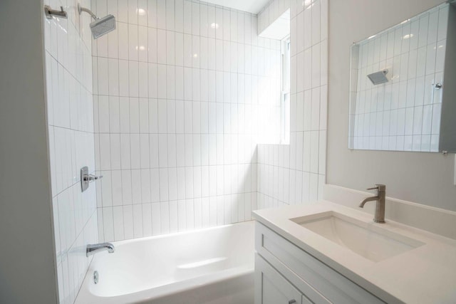 bathroom with vanity and tiled shower / bath