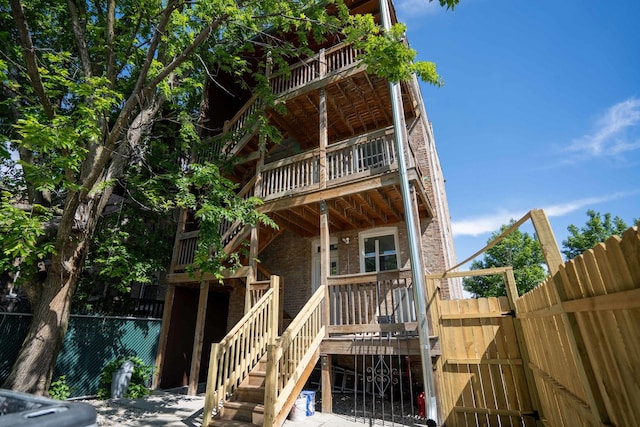 exterior space featuring a balcony