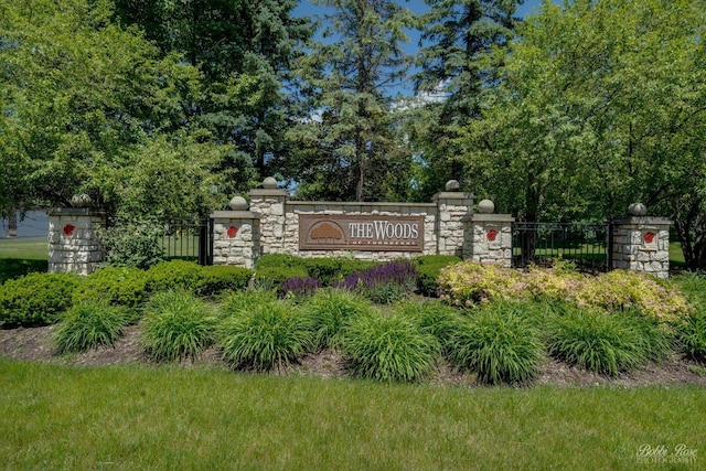 Listing photo 2 for 7240 Bannockburn Cir, Lakewood IL 60014