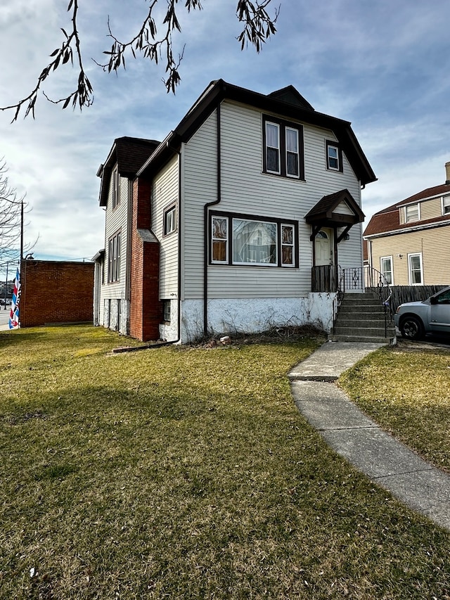 view of front facade with a front yard