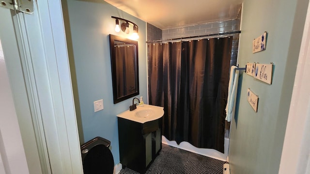 824 N Austin Blvd Unit 3E, Oak Park, IL 60302 - full bath featuring vanity, toilet, and shower / bath combo