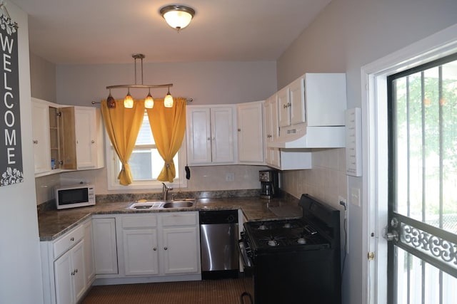 1040 N Austin Blvd, Oak Park, IL 60302 - kitchen featuring under cabinet range hood, stainless steel dishwasher, a sink, white microwave, and black range with gas cooktop