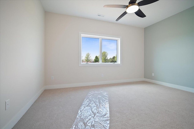 unfurnished room with light carpet and ceiling fan