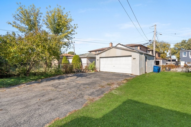 view of front of property featuring a front yard and a garage