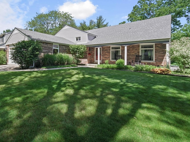 ranch-style house featuring a front yard