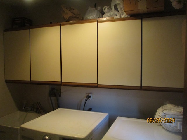 laundry room featuring cabinet space and washer and clothes dryer