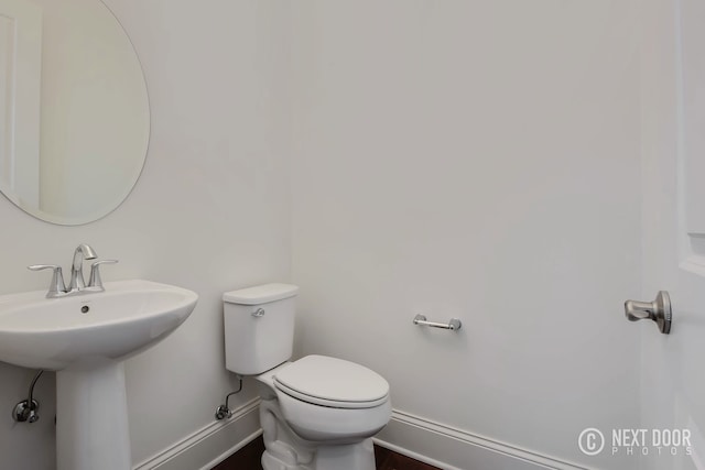 bathroom featuring sink and toilet