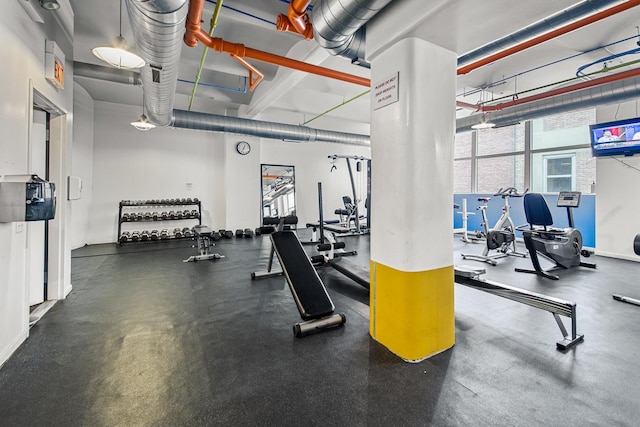 workout area featuring baseboards