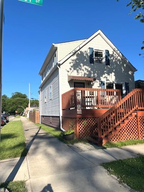 view of front of home with a deck