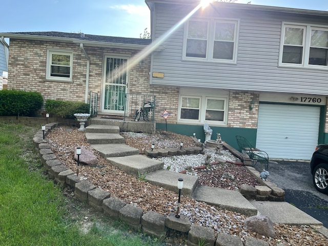 view of front facade with a garage