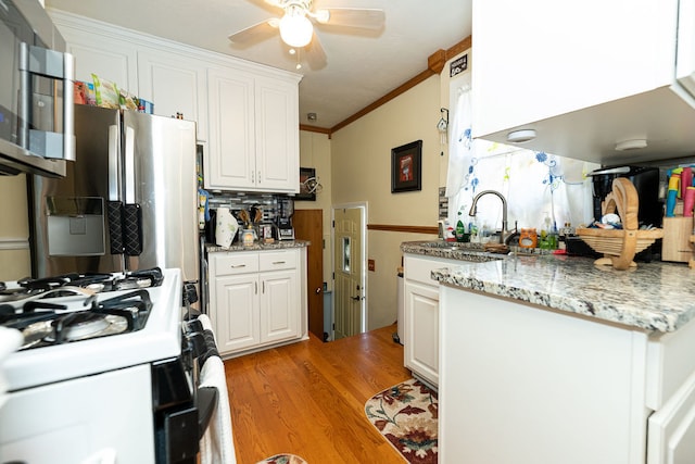 kitchen with crown molding, ceiling fan, stainless steel appliances, and white cabinets