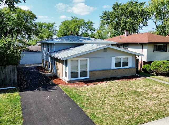 view of front of house with a front lawn and a garage