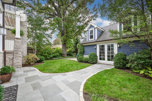 view of yard with a patio