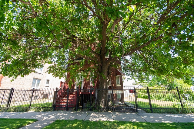 view of front of property featuring a deck