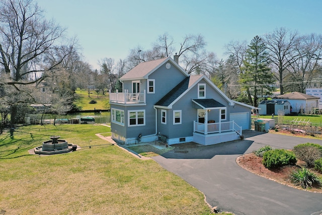 view of front of home featuring a front yard and a balcony