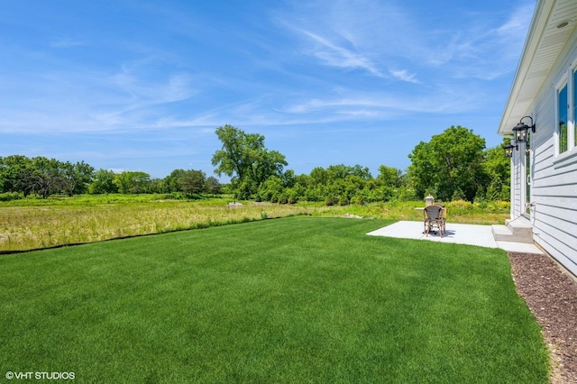 view of yard with a patio area