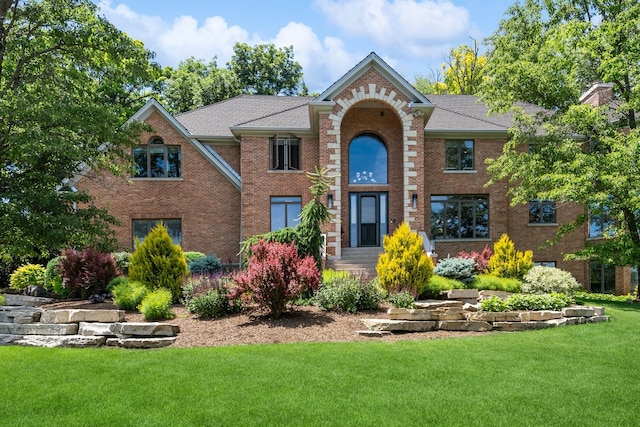 view of front of property with a front lawn