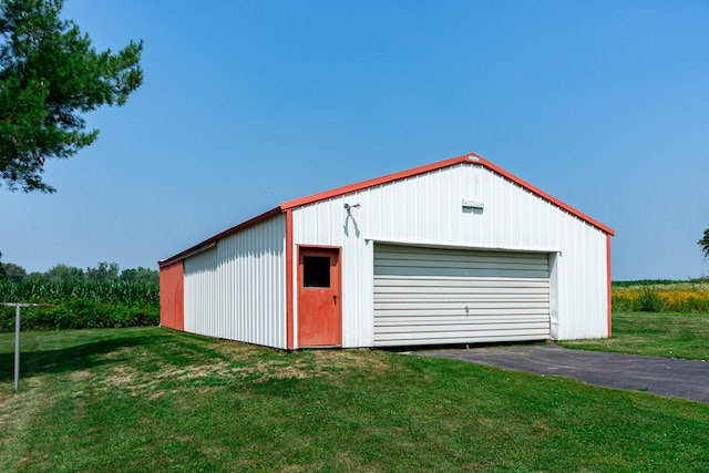 view of detached garage