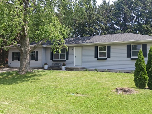 ranch-style home with a front yard