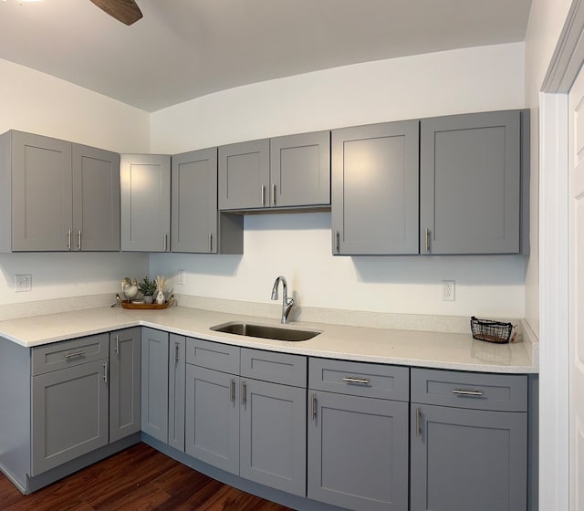 kitchen featuring gray cabinetry, ceiling fan, dark hardwood / wood-style flooring, and sink