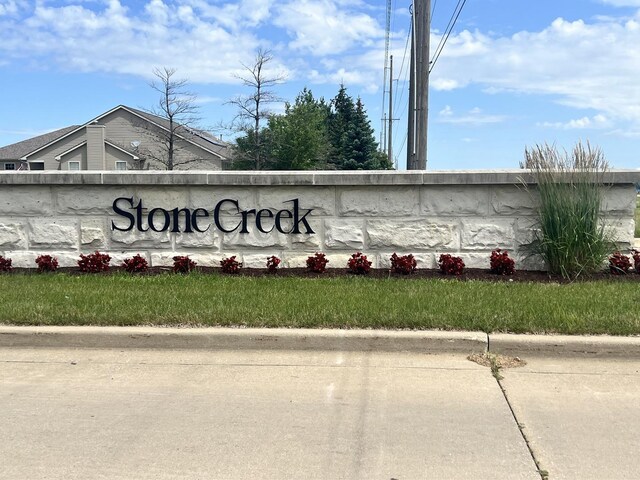 Listing photo 2 for 2826 E Stone Creek Blvd, Urbana IL 61802