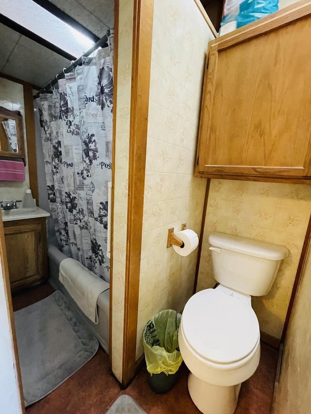 bathroom featuring toilet and shower / bathtub combination with curtain