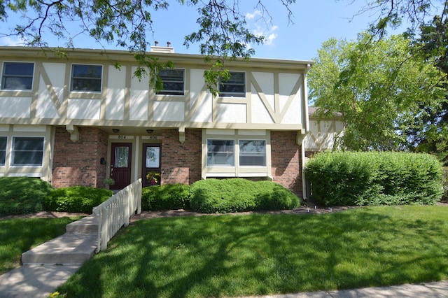 view of front of home featuring a front lawn