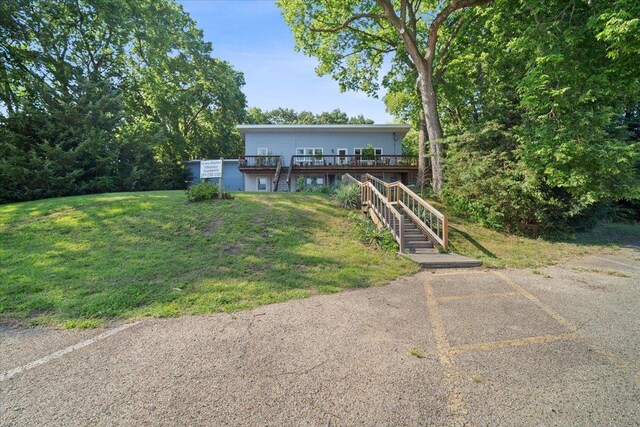 view of front of property with a front yard