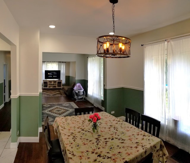 dining room with an inviting chandelier, recessed lighting, and baseboards