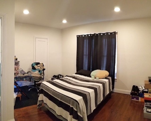 bedroom featuring recessed lighting, wood finished floors, and baseboards