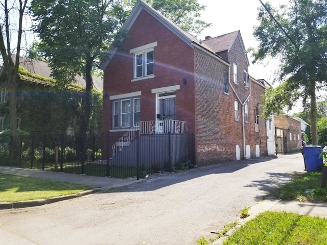 view of front facade featuring a fenced front yard and brick siding