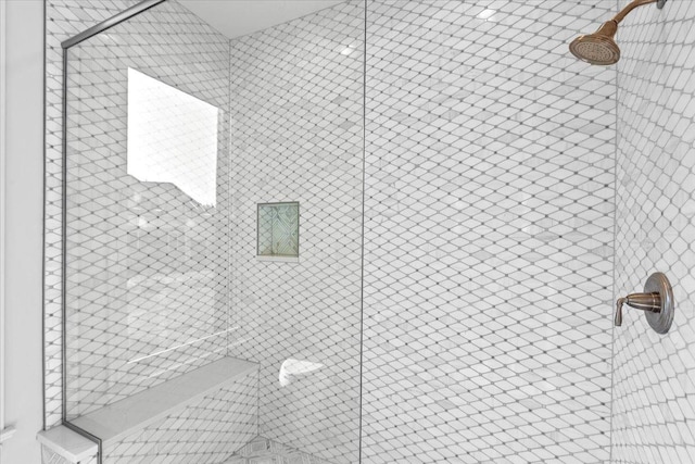 details featuring tiled shower