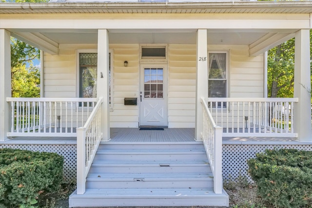 entrance to property featuring covered porch