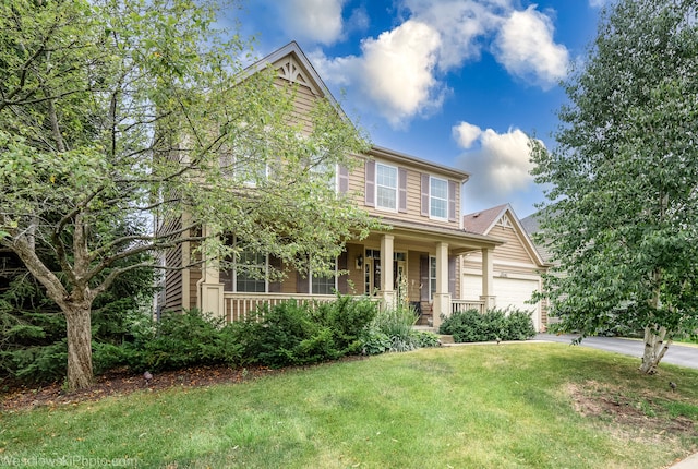 view of front of property featuring a front yard and a porch