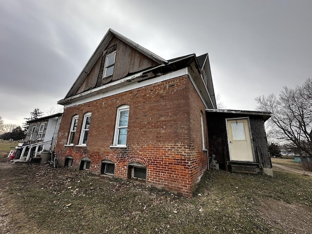 view of property exterior