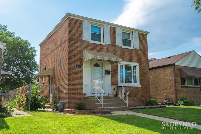 view of front of house featuring a front lawn