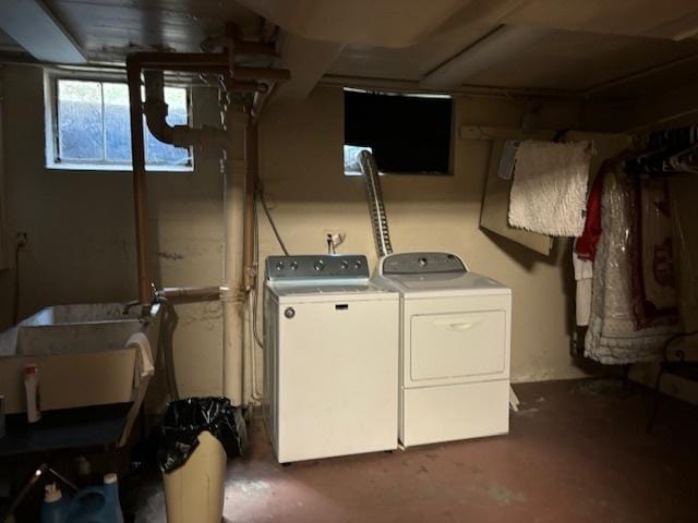 laundry room with washing machine and dryer