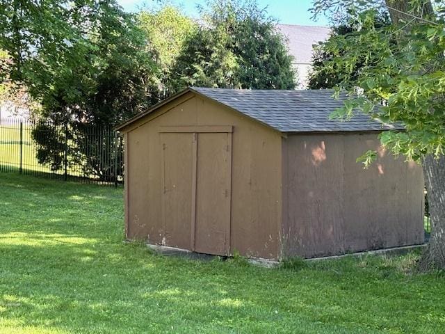 view of outdoor structure with a yard