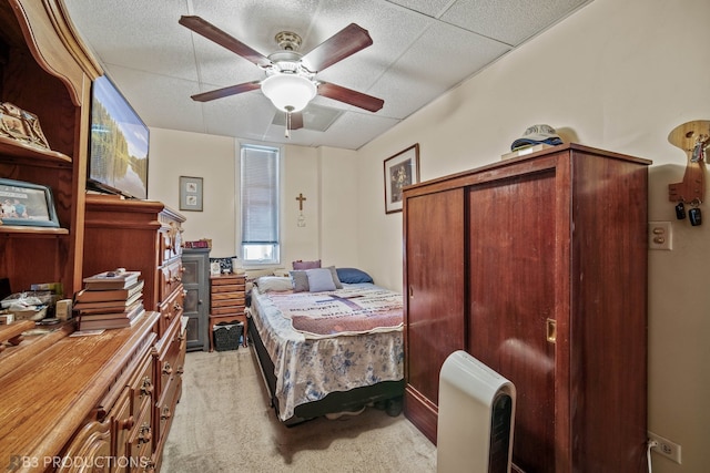 bedroom featuring light carpet and ceiling fan