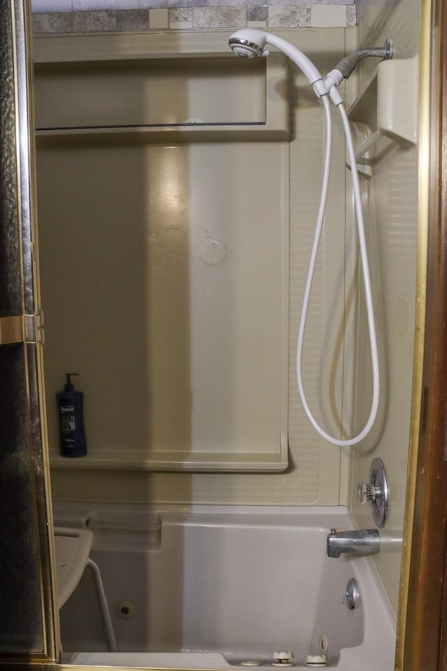 bathroom featuring shower / tub combination