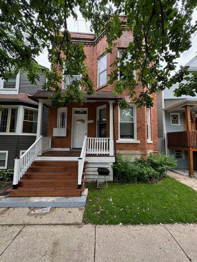 view of front facade featuring brick siding