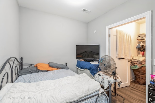 unfurnished bedroom featuring dark wood-type flooring and a closet