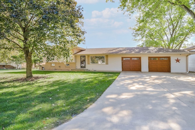 view of front of home featuring a front yard and a garage