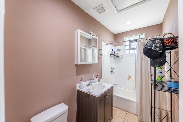 full bathroom with shower / bath combination with curtain, visible vents, toilet, vanity, and tile patterned flooring