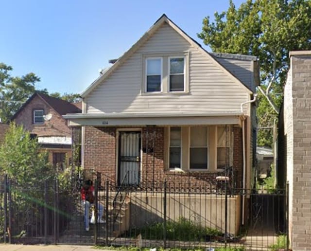 view of front of property with a porch