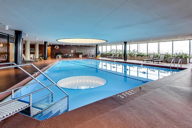 155 N Harbor Dr Unit 1003, Chicago, IL 60601 - view of pool